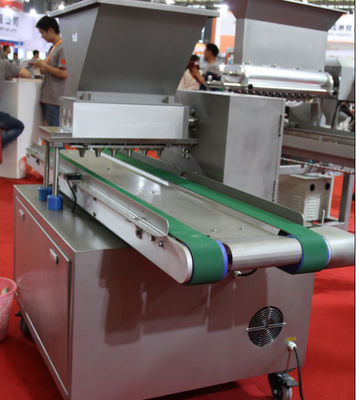 Beli 300 - 600 Trays / Hr Cake Depositor Mesin Servo Motor Dengan Layar Sentuh Delta PLC pembuatan online