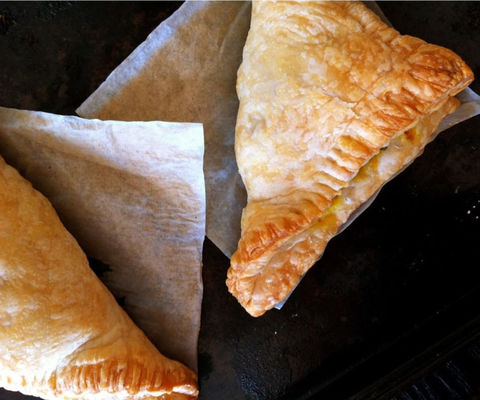 Beli Lini Produksi Kue Otomatis dengan Kontrol Layar Sentuh PLC dan Garansi 1 Tahun untuk Pemrosesan Croissant dan Roti Danish pembuatan online
